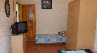 Гостиница Guest house U Dyadi Vani Коктебель Четырехместный номер-17