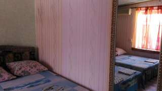 Гостиница Guest house U Dyadi Vani Коктебель Четырехместный номер эконом-класса-7